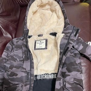 Boys size 7/8 Warm and thick coat